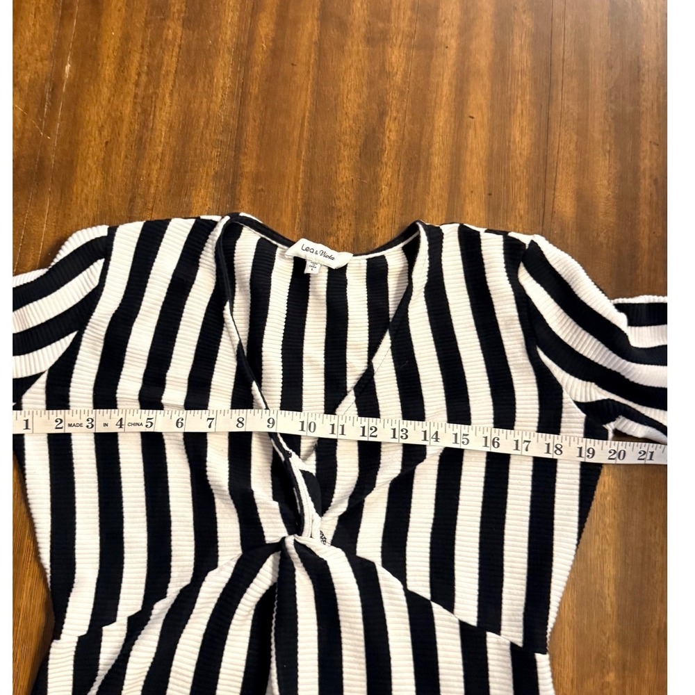 Lea & Viola Black White Striped Wide Leg Jumpsuit Twist Front V Neck Size Large - Picture 9 of 13